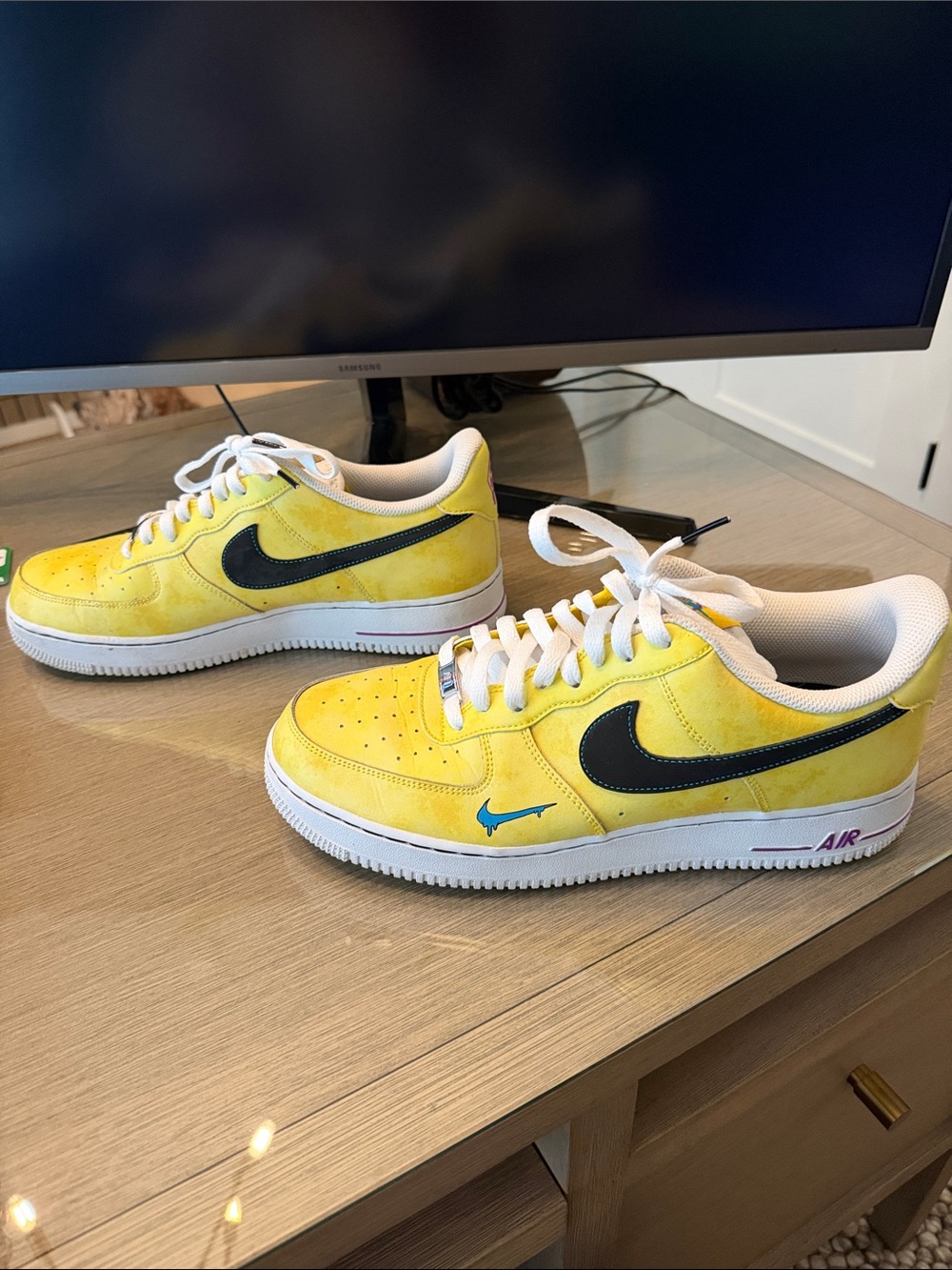 Nike Air Force 1 Low-Top Yellow Sneakers with Black Swoosh and Blue Accent - Picture 3 of 7